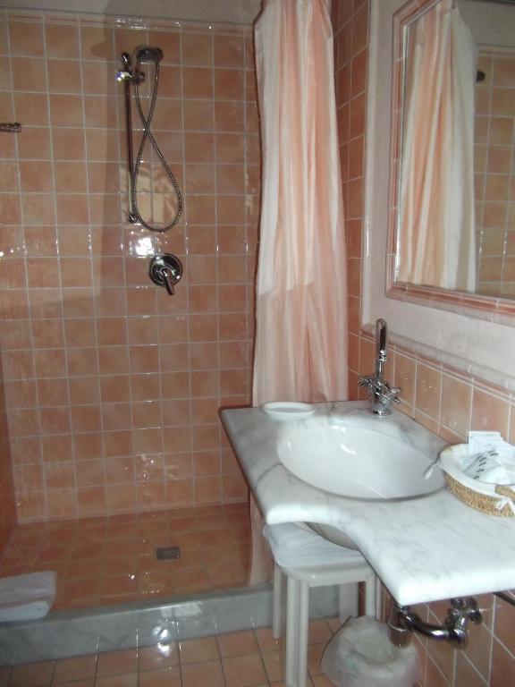 L'Arcadia Guest House Pietrasanta Phòng bức ảnh